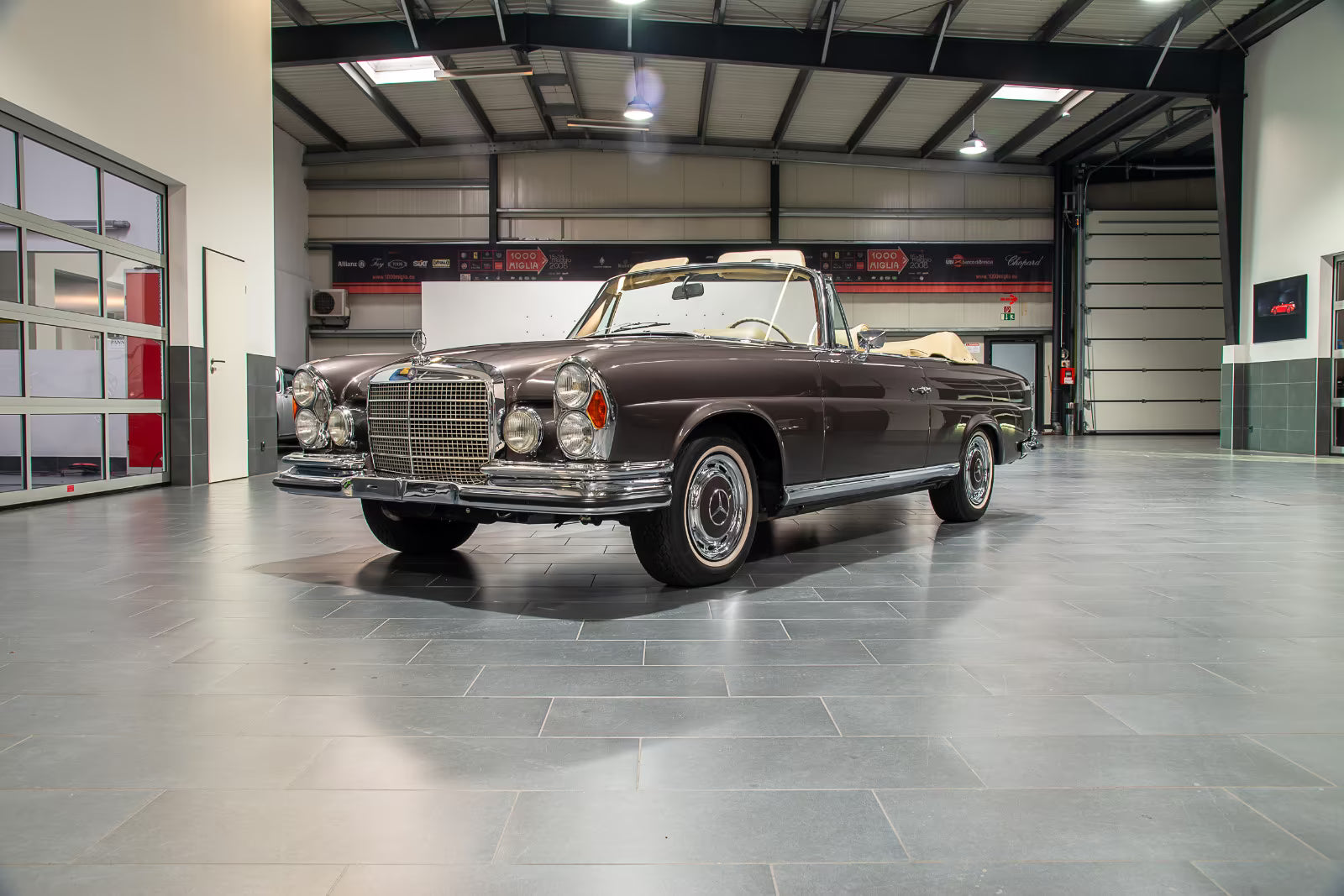 Mercedes-Benz W111 280 SE 3.5 Cabriolet