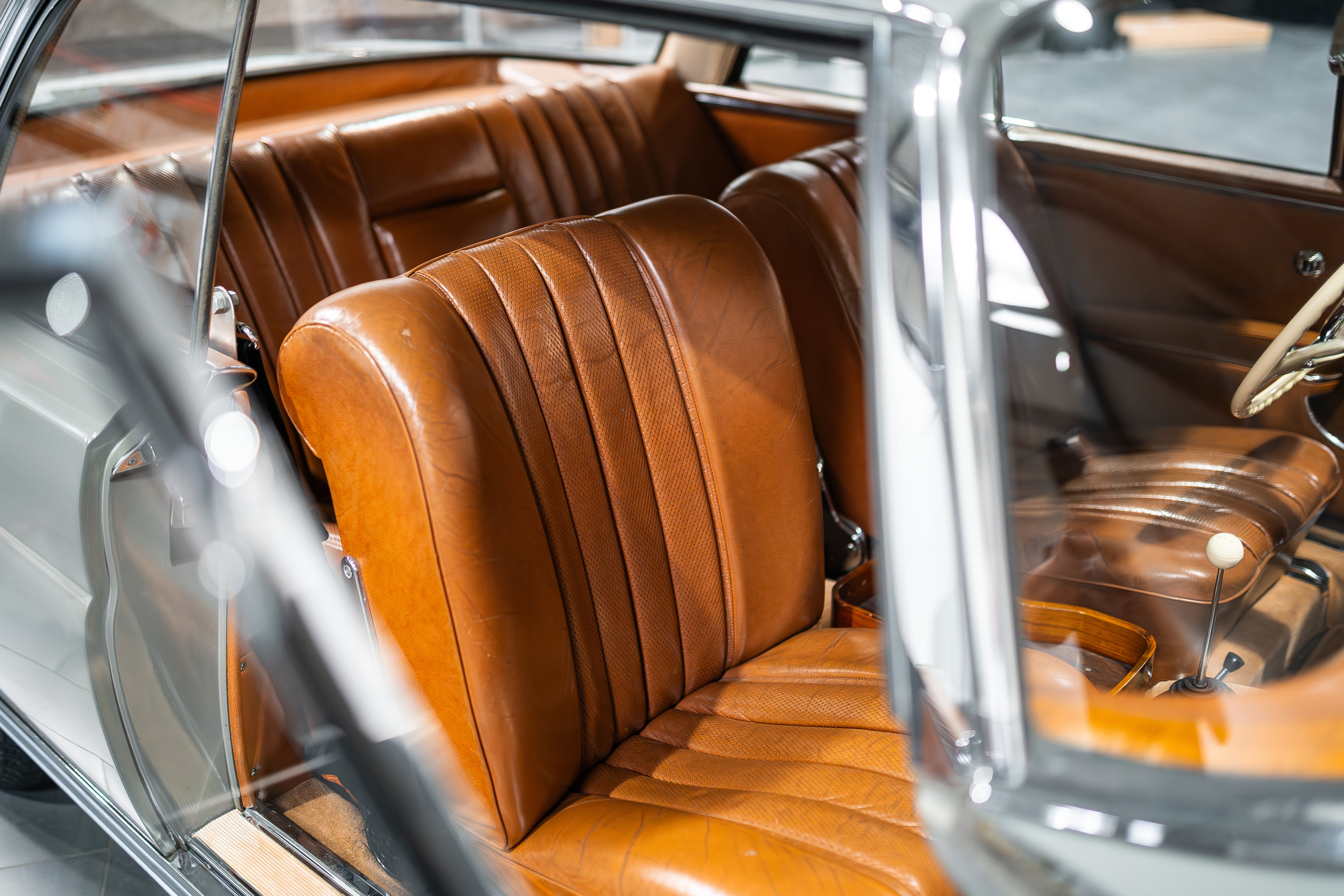 Mercedes-Benz 220 SE W111