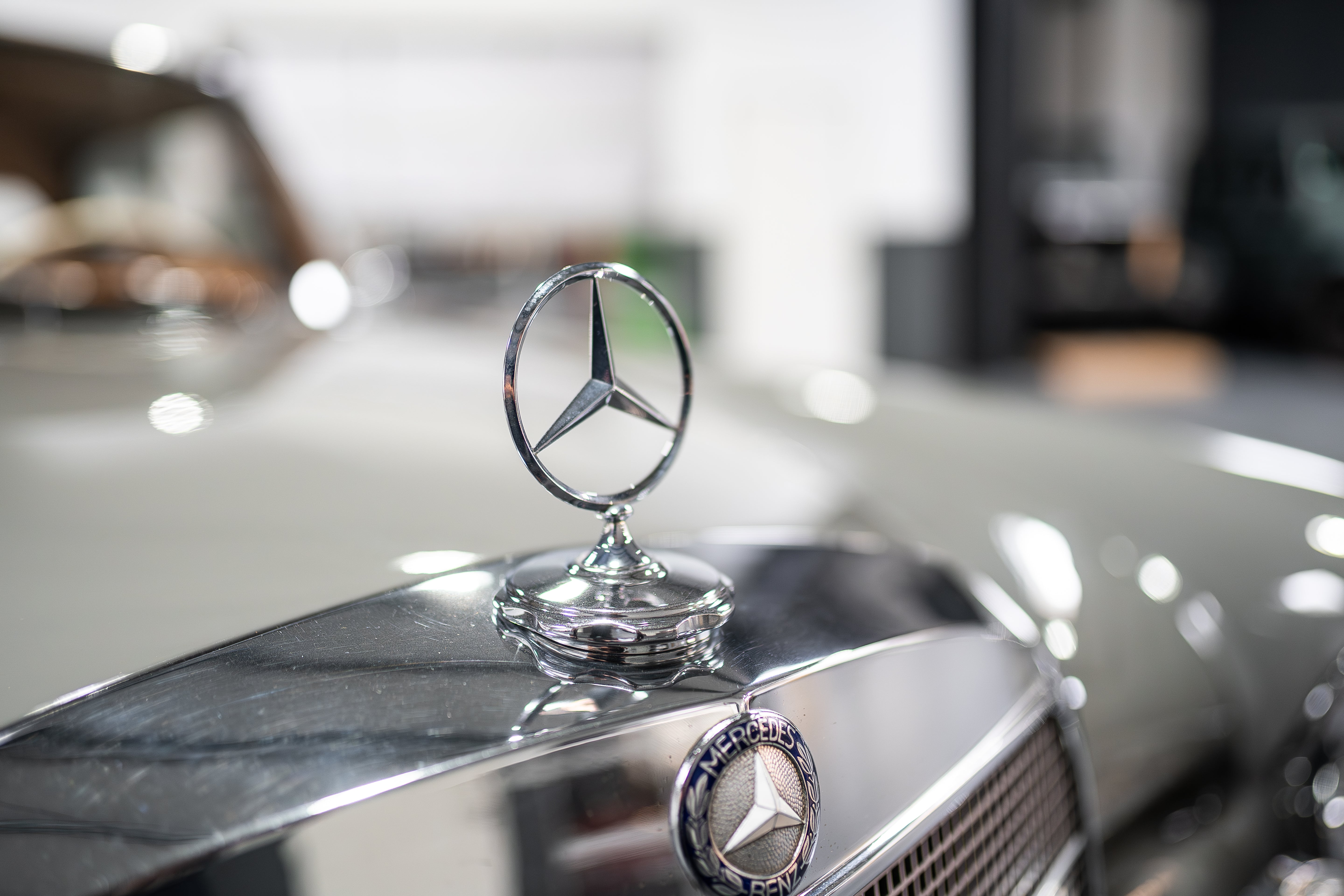 Mercedes-Benz 220 SE W111