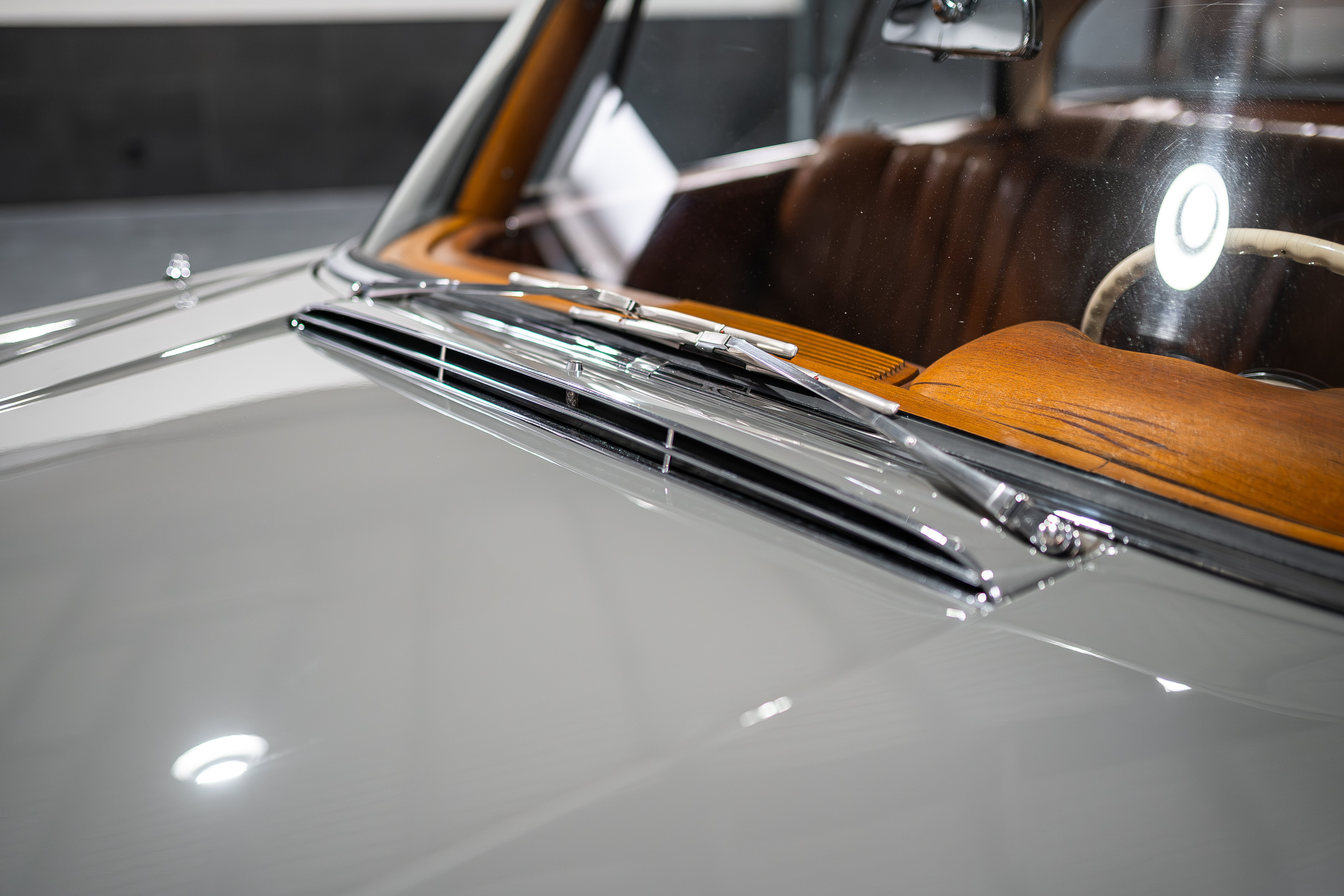 Mercedes-Benz 220 SE W111