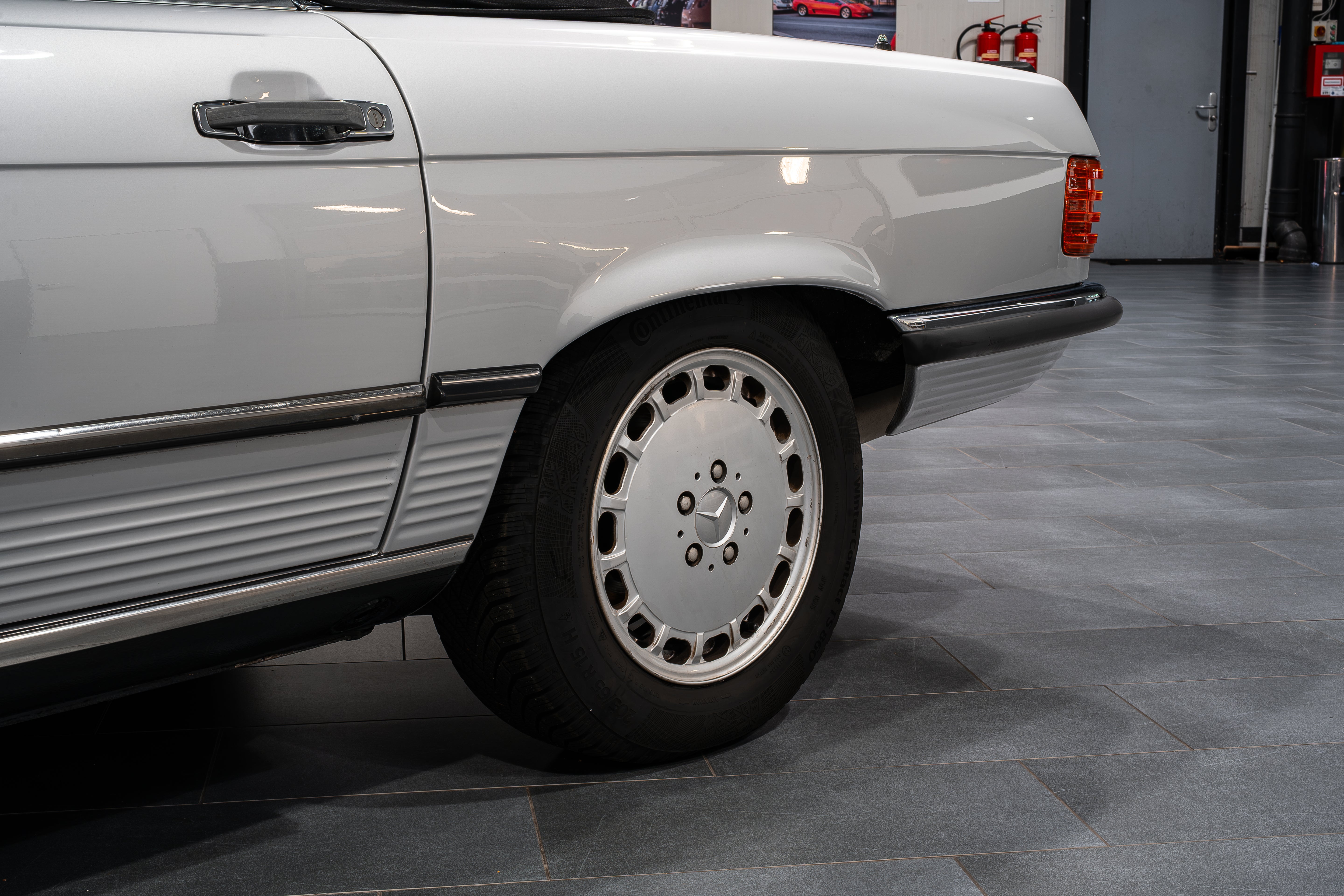 Mercedes-Benz R107 500 SL