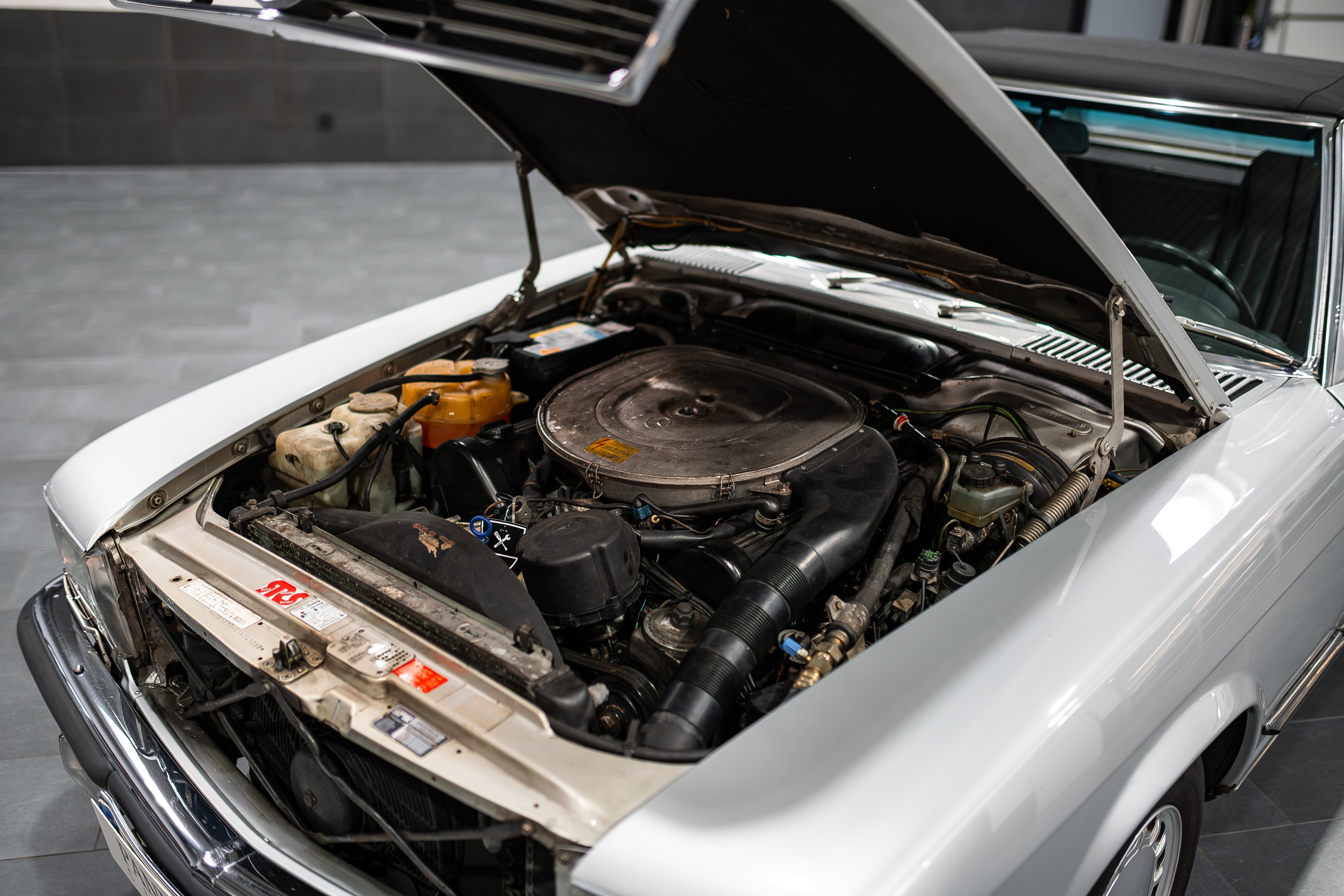 Mercedes-Benz R107 500 SL