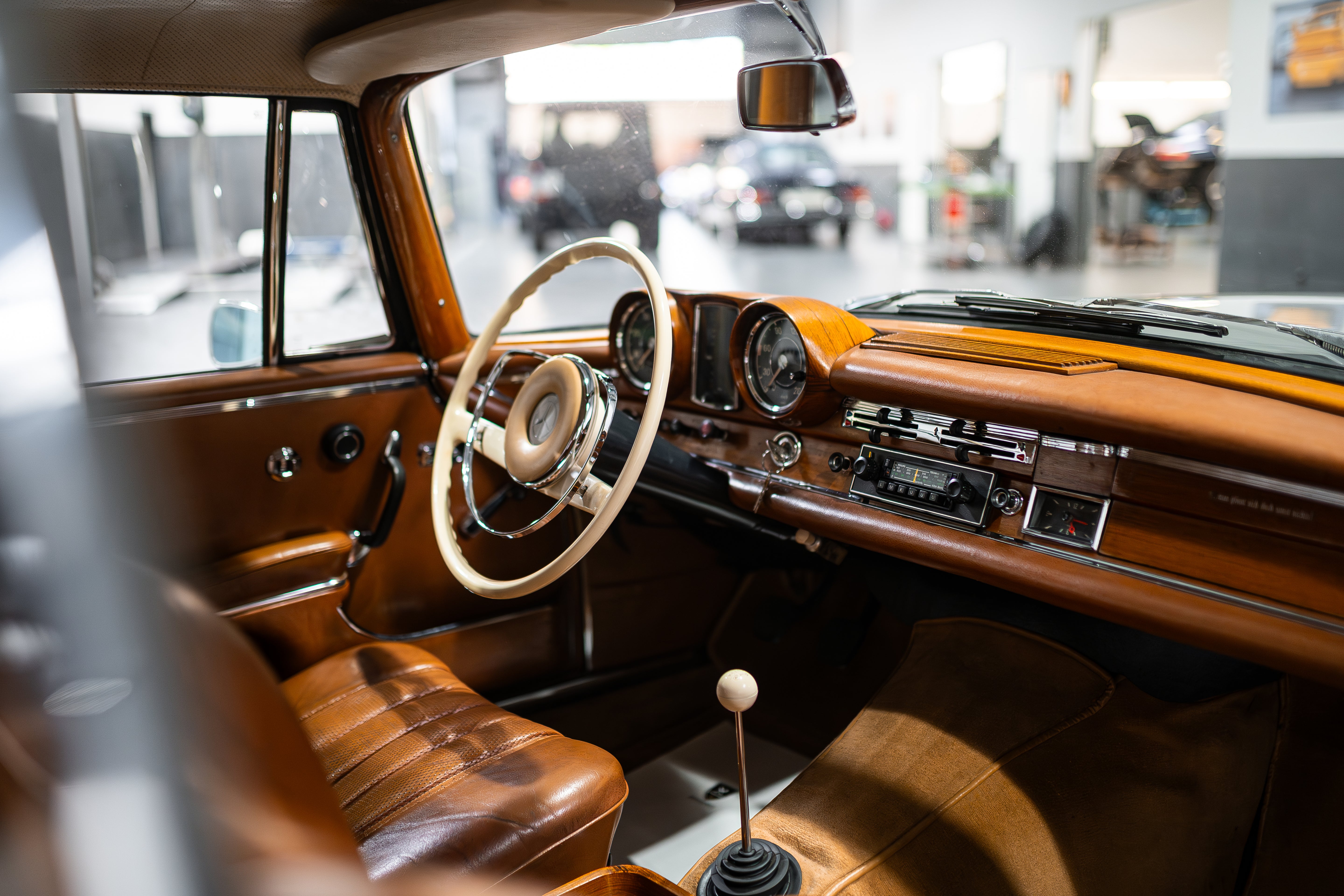 Mercedes-Benz 220 SE W111