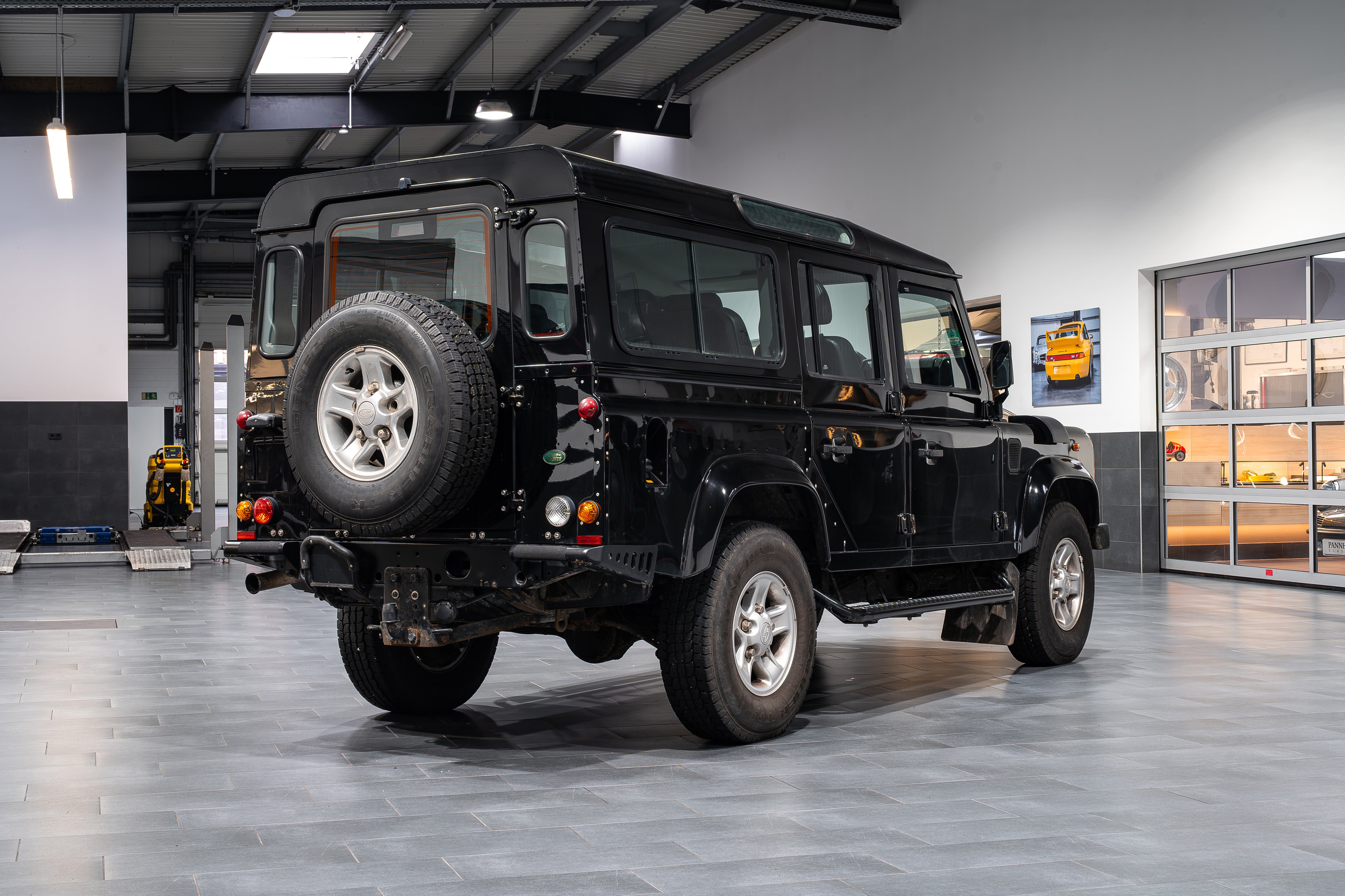 Land Rover Defender 110 TD4 Cargo