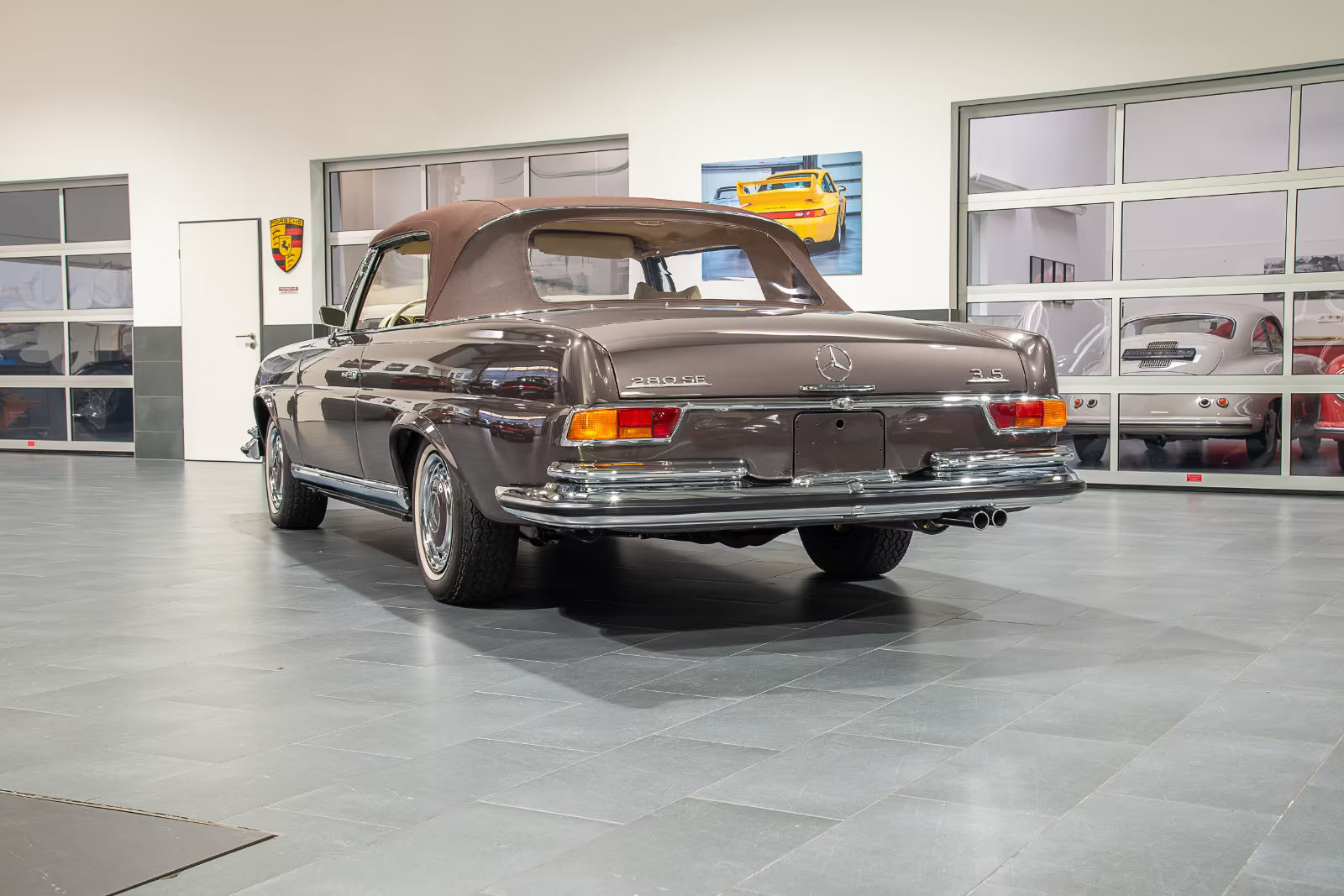Mercedes-Benz W111 280 SE 3.5 Cabriolet