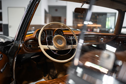 Mercedes-Benz 220 SE W111
