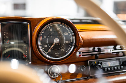 Mercedes-Benz 220 SE W111