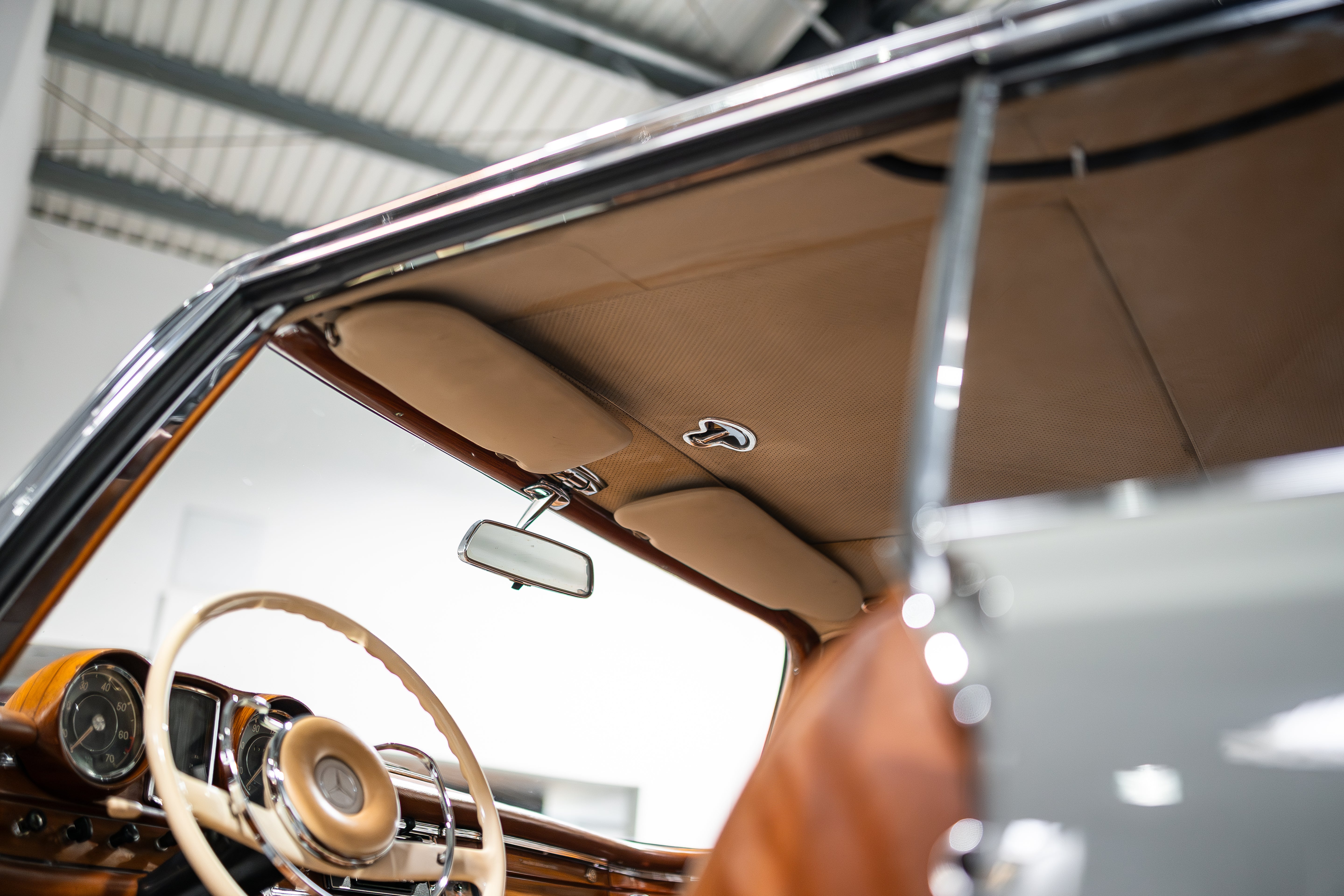 Mercedes-Benz 220 SE W111