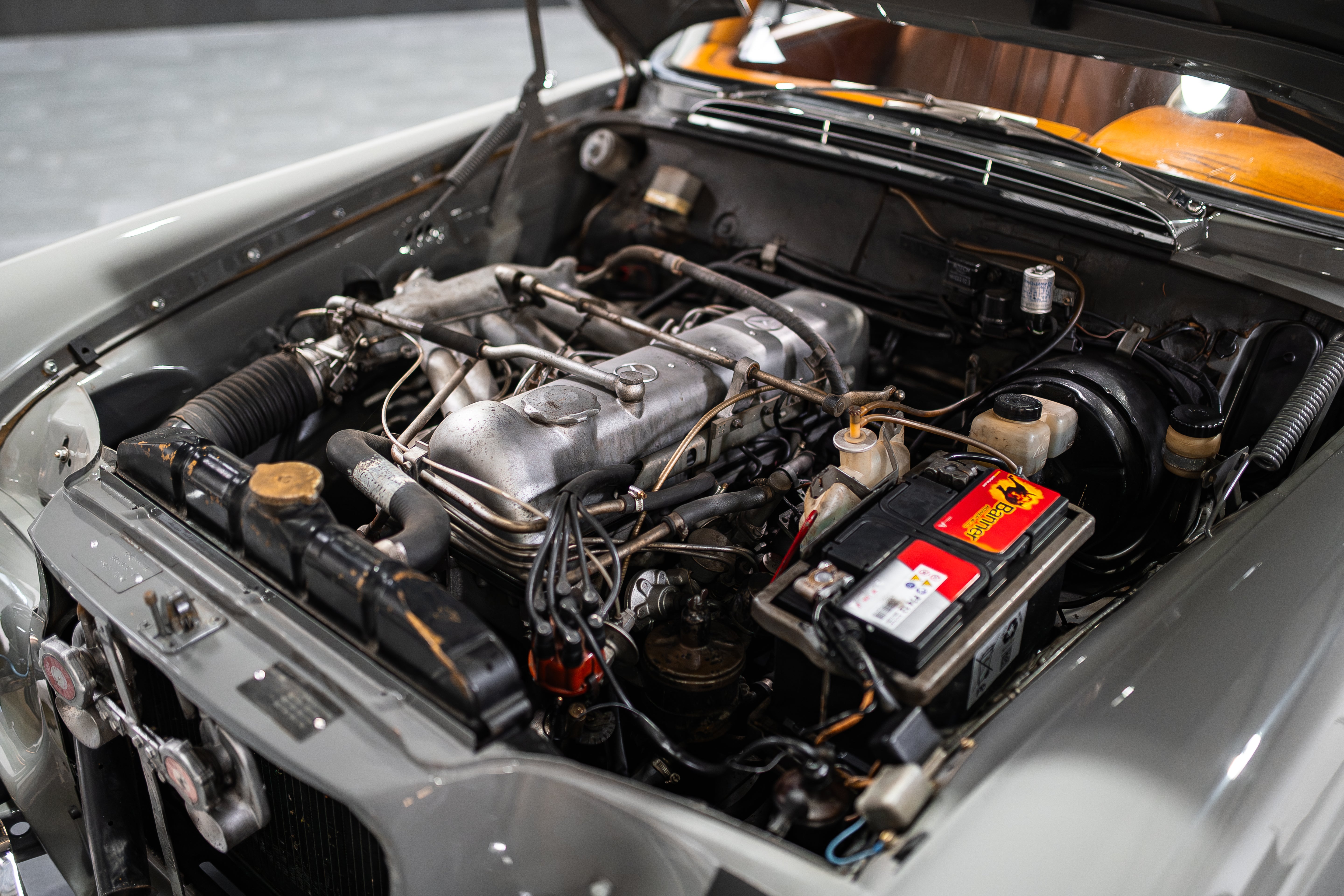 Mercedes-Benz 220 SE W111