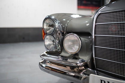 Mercedes-Benz 220 SE W111