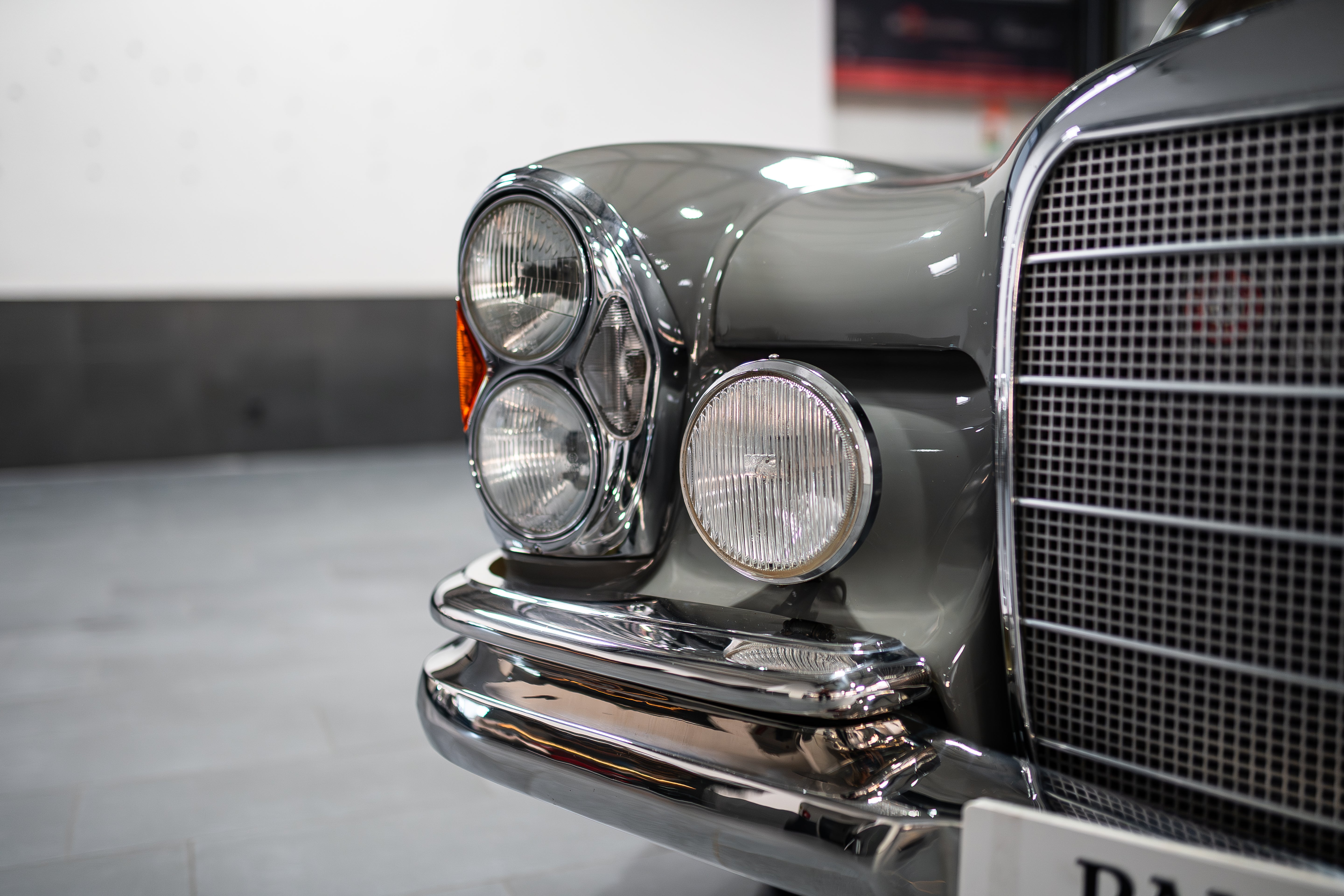 Mercedes-Benz 220 SE W111