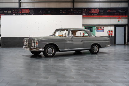 Mercedes-Benz 220 SE W111