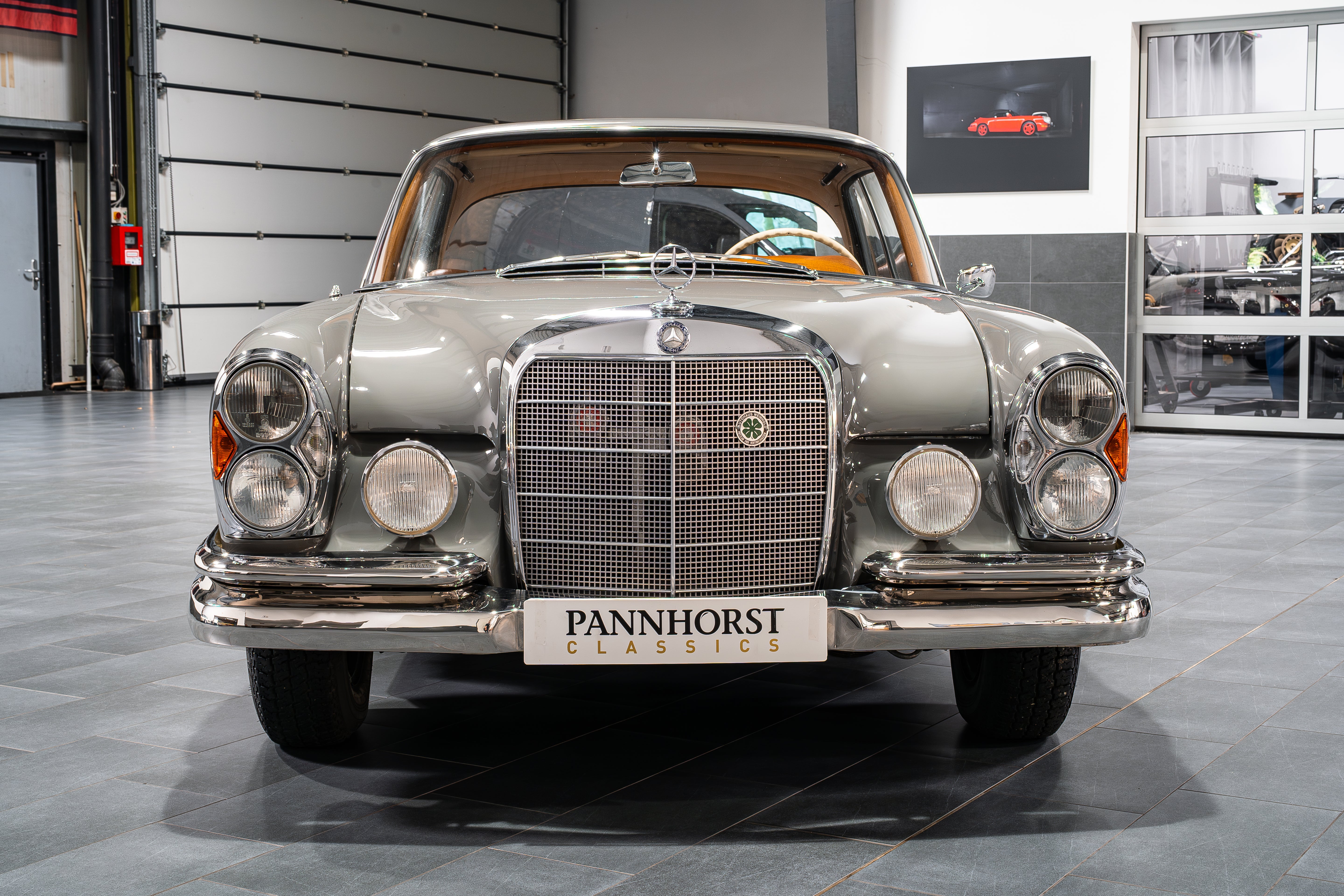 Mercedes-Benz 220 SE W111