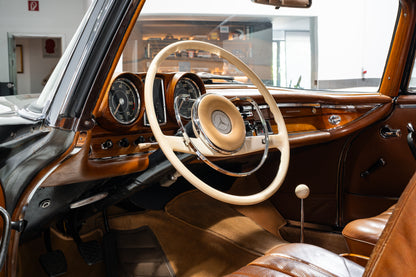 Mercedes-Benz 220 SE W111
