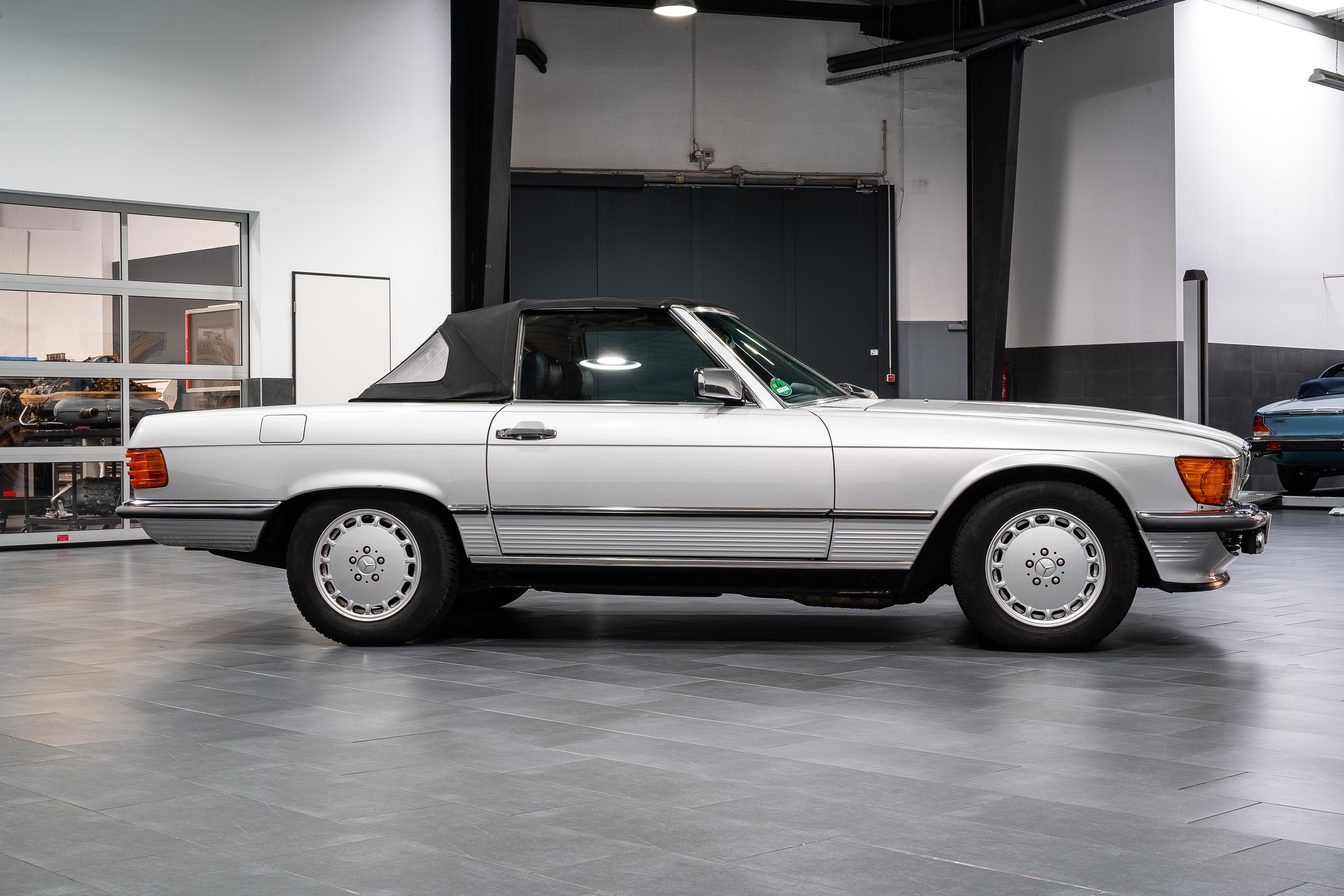 Mercedes-Benz R107 500 SL