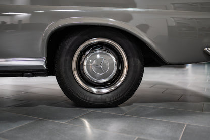 Mercedes-Benz 220 SE W111