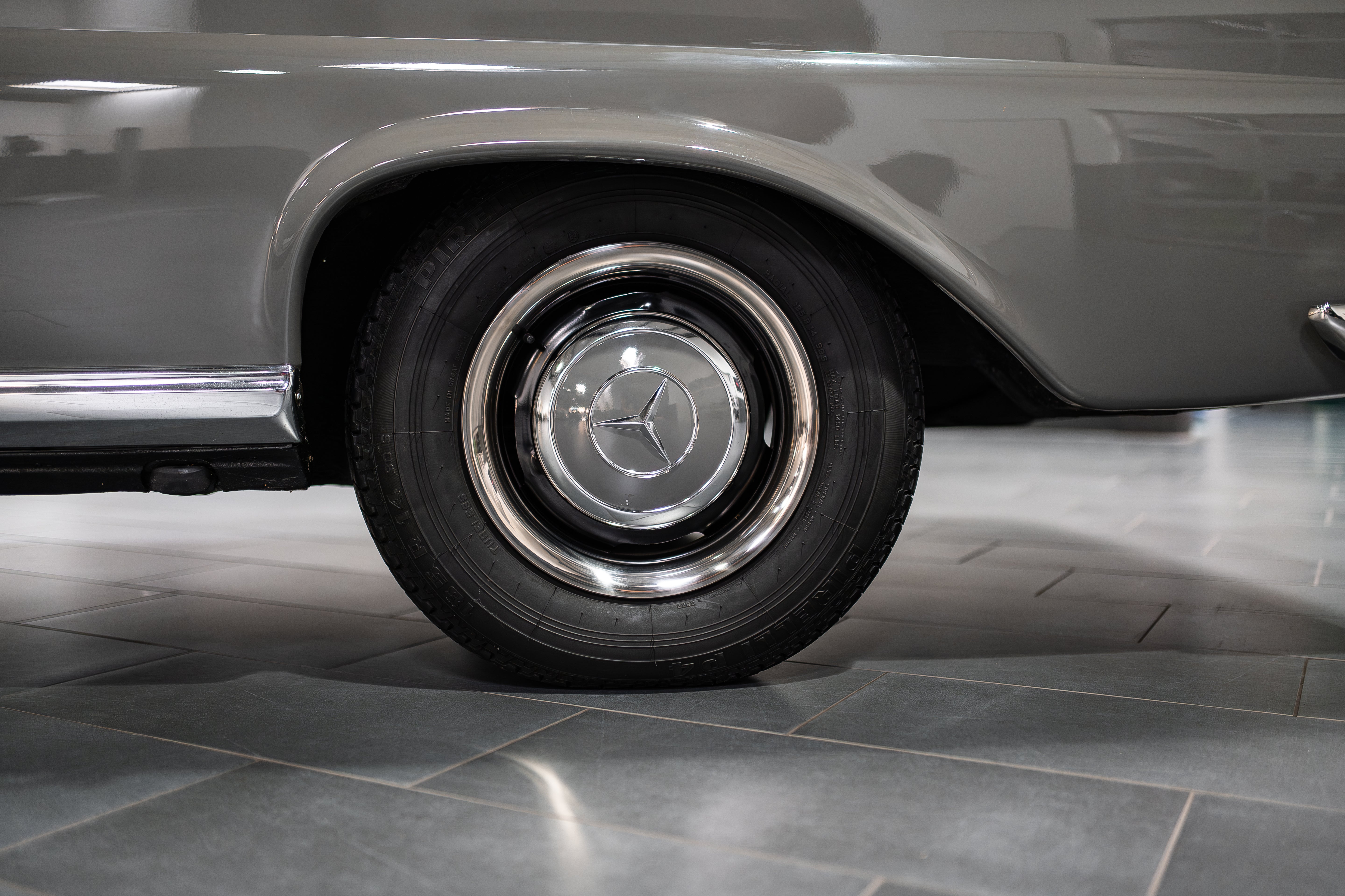 Mercedes-Benz 220 SE W111
