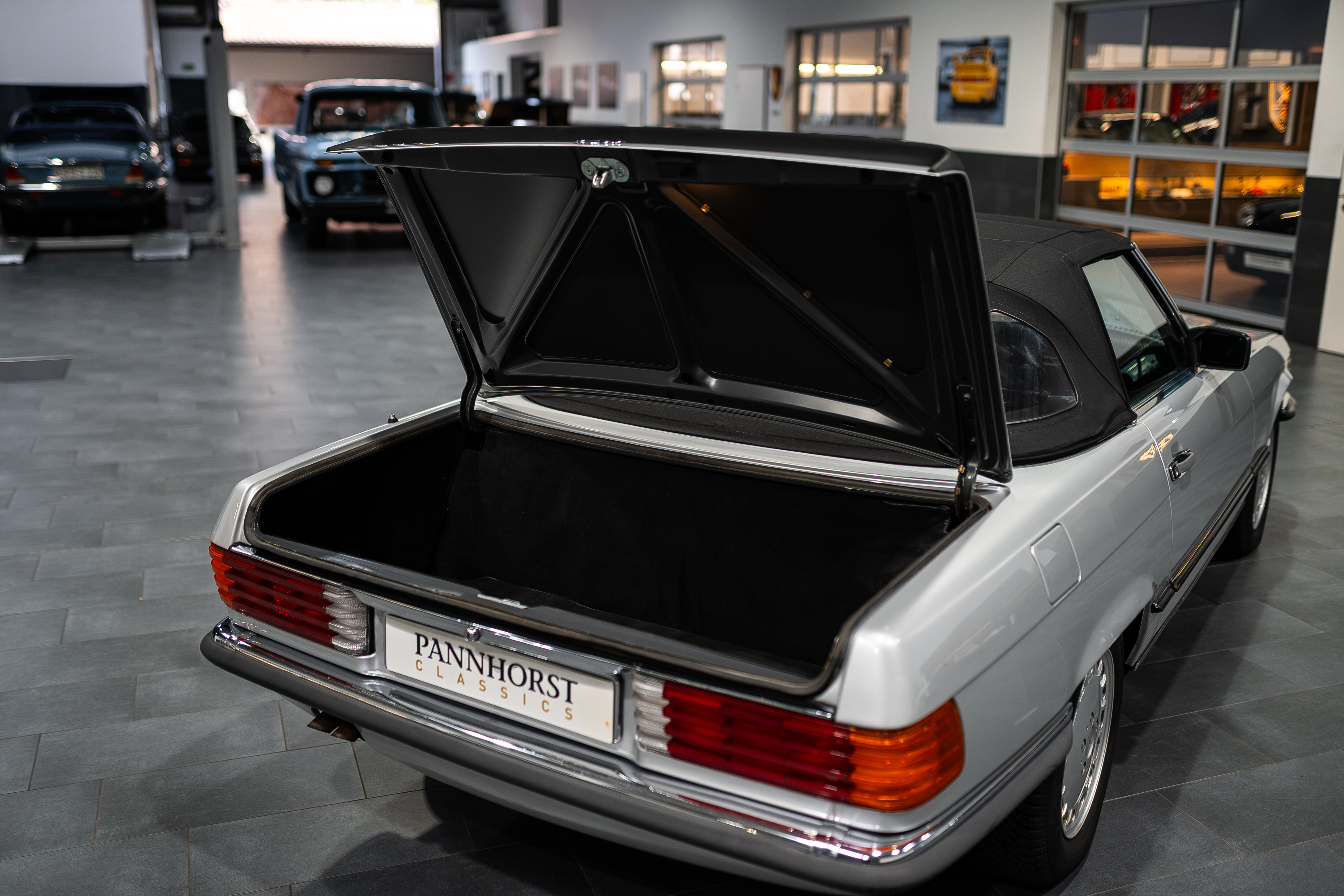 Mercedes-Benz R107 500 SL