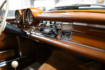 Mercedes-Benz 220 SE W111