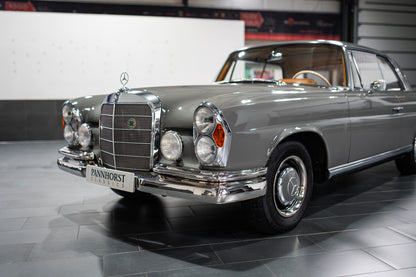 Mercedes-Benz 220 SE W111