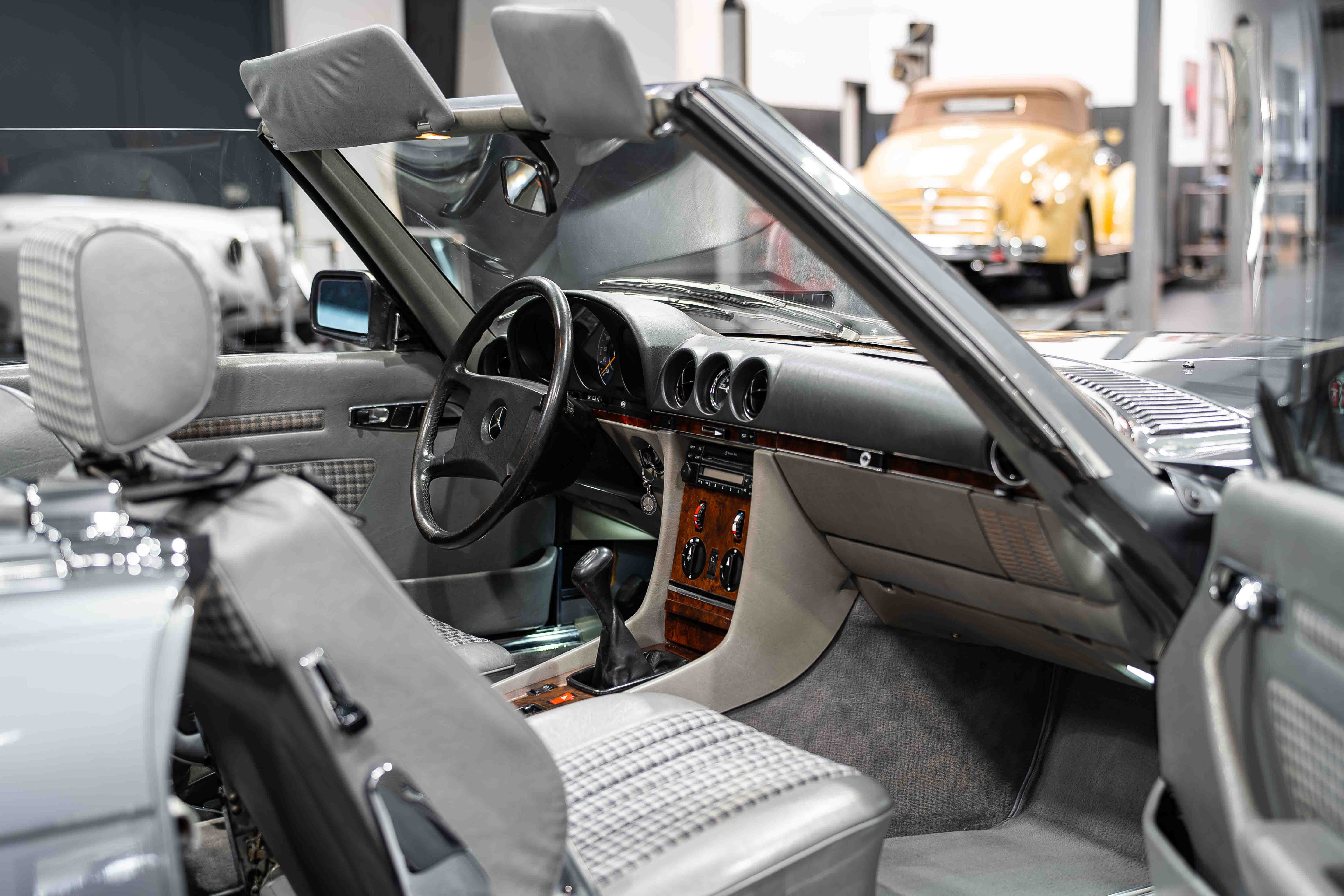 Mercedes-Benz 300 SL, 1987, Benzin, Schaltgetriebe