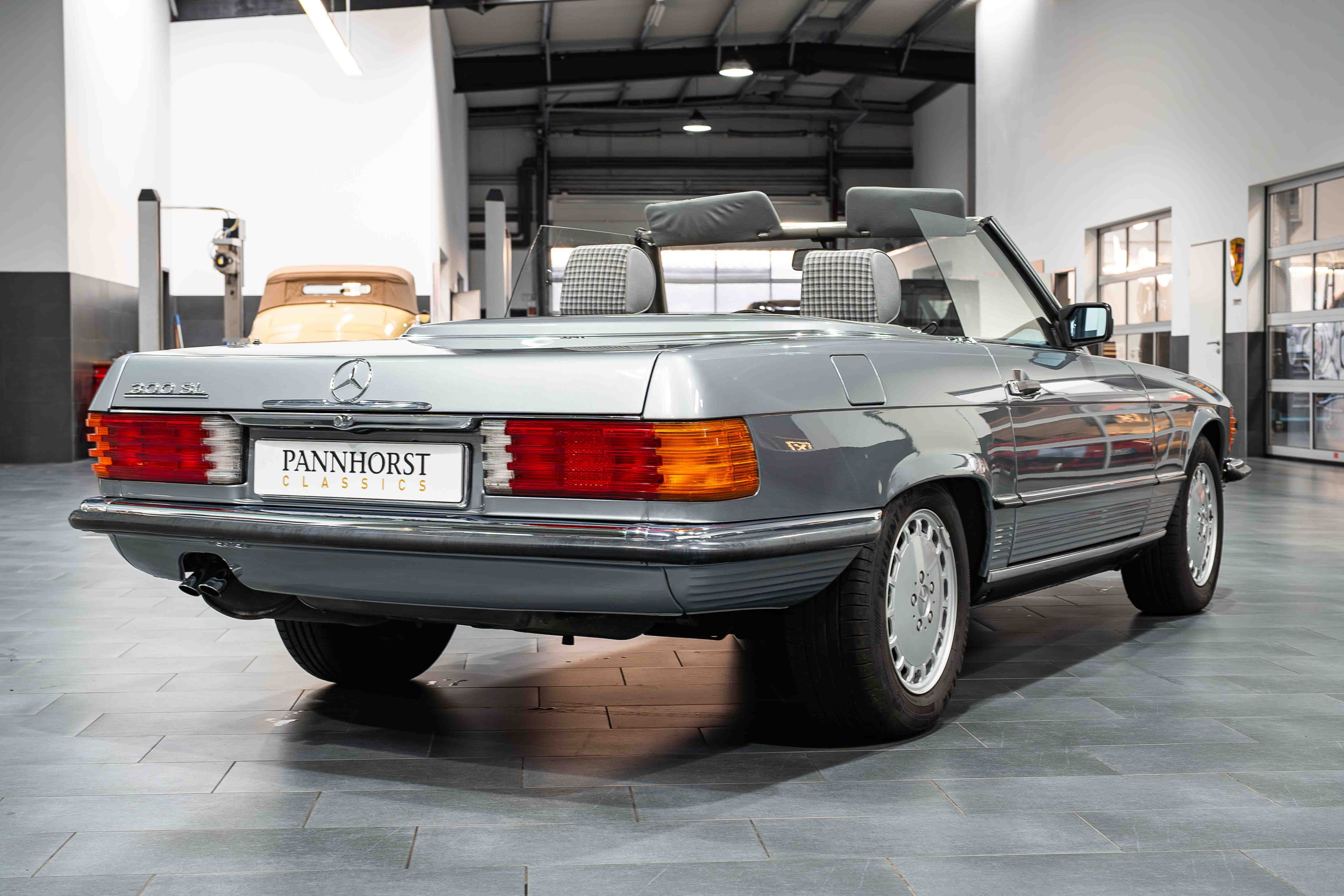 Mercedes-Benz 300 SL, 1987, Benzin, Schaltgetriebe